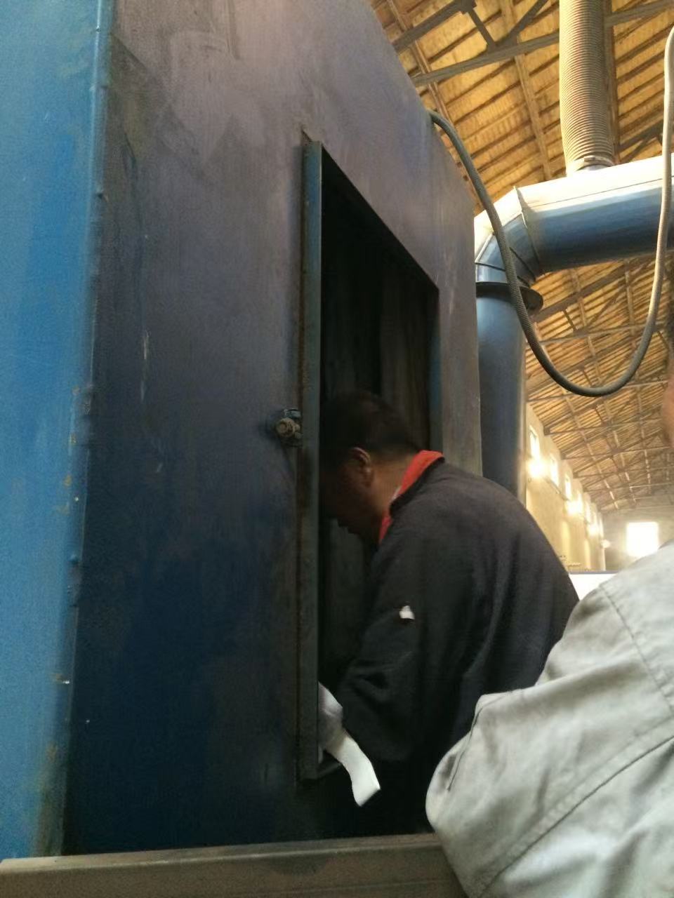 抛丸机更换除尘布袋